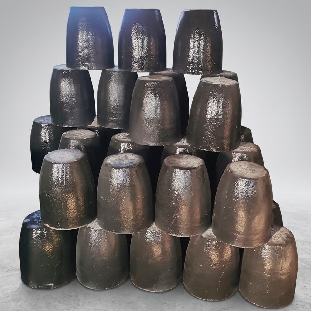Isostatic graphite crucible for high-temperature crystal growth